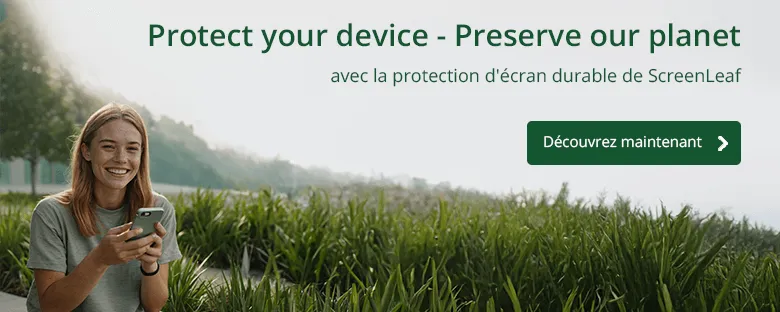Femme souriante dans la verdure avec smartphone – protection durable par ScreenLeaf, avec bouton découvrir la protection.